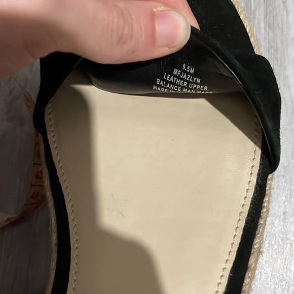 Marc Fisher Jazlyn Black Stud Platform Wedge 8.5 Leather Upper - Picture 9 of 9